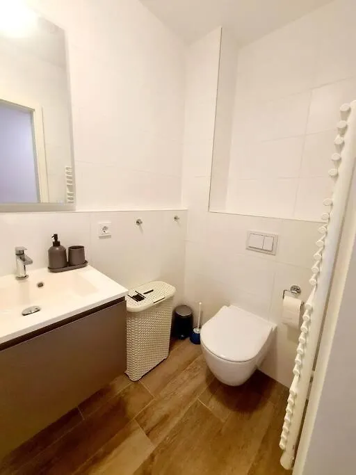 1 Bedroom With Parking-Cd6 卢森堡 公寓